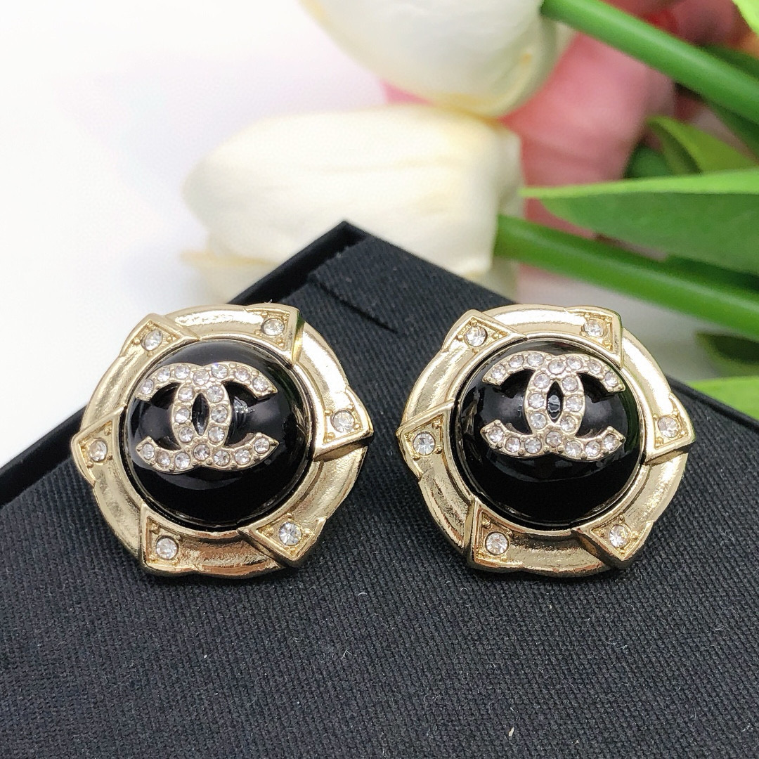 Chanel 2025春夏新 黑色圆形小香耳钉