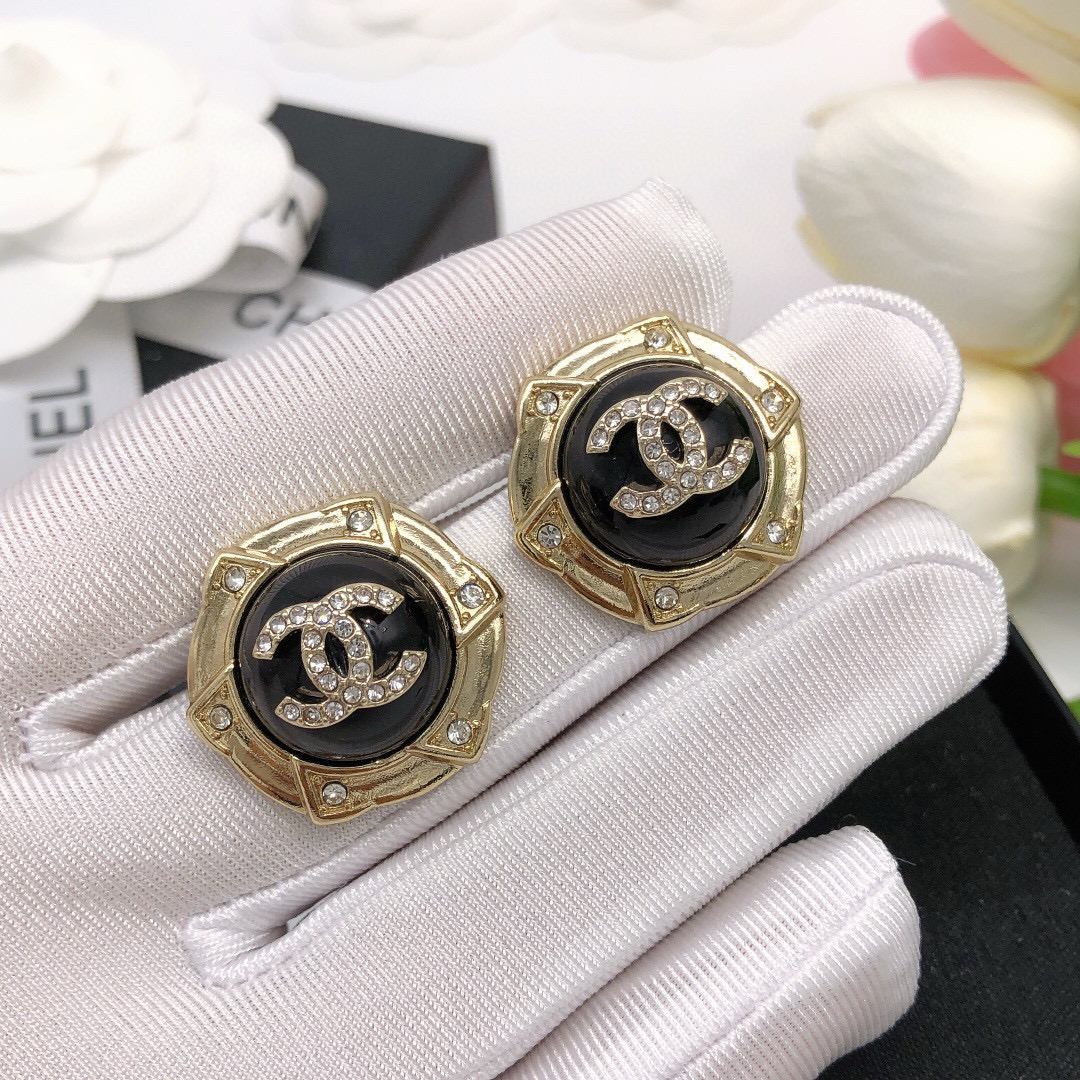 Chanel 2025春夏新 黑色圆形小香耳钉