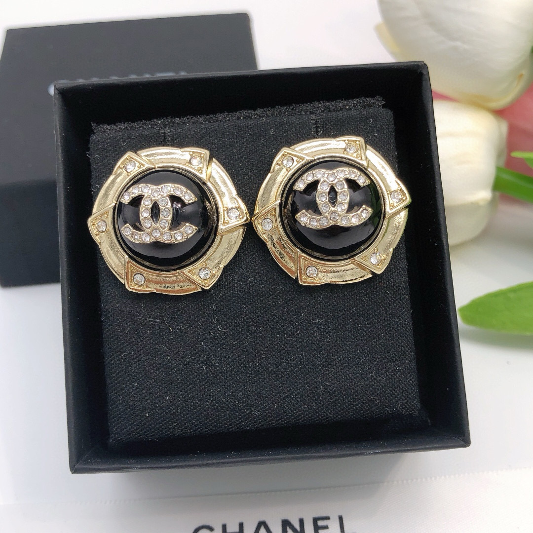 Chanel 2025春夏新 黑色圆形小香耳钉
