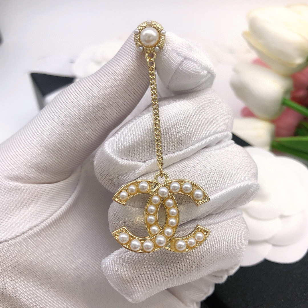 Chanel 新品 走秀款 超火 双 c米珠耳吊 材质搭配s925纯银针 上耳超 流苏款