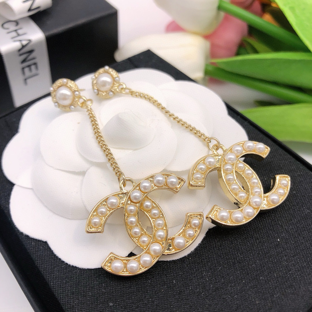 Chanel 新品 走秀款 超火 双 c米珠耳吊 材质搭配s925纯银针 上耳超 流苏款