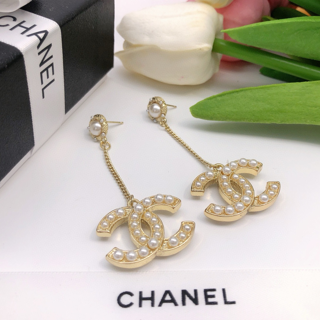 Chanel 新品 走秀款 超火 双 c米珠耳吊 材质搭配s925纯银针 上耳超 流苏款