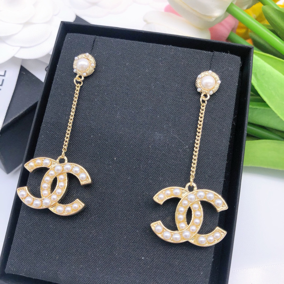 Chanel 新品 走秀款 超火 双 c米珠耳吊 材质搭配s925纯银针 上耳超 流苏款