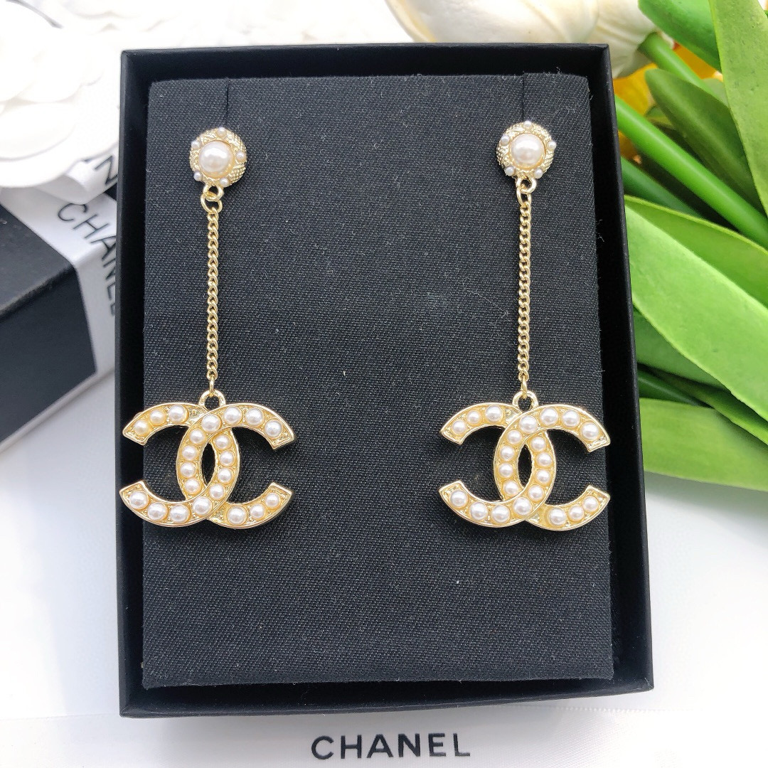 Chanel 新品 走秀款 超火 双 c米珠耳吊 材质搭配s925纯银针 上耳超 流苏款