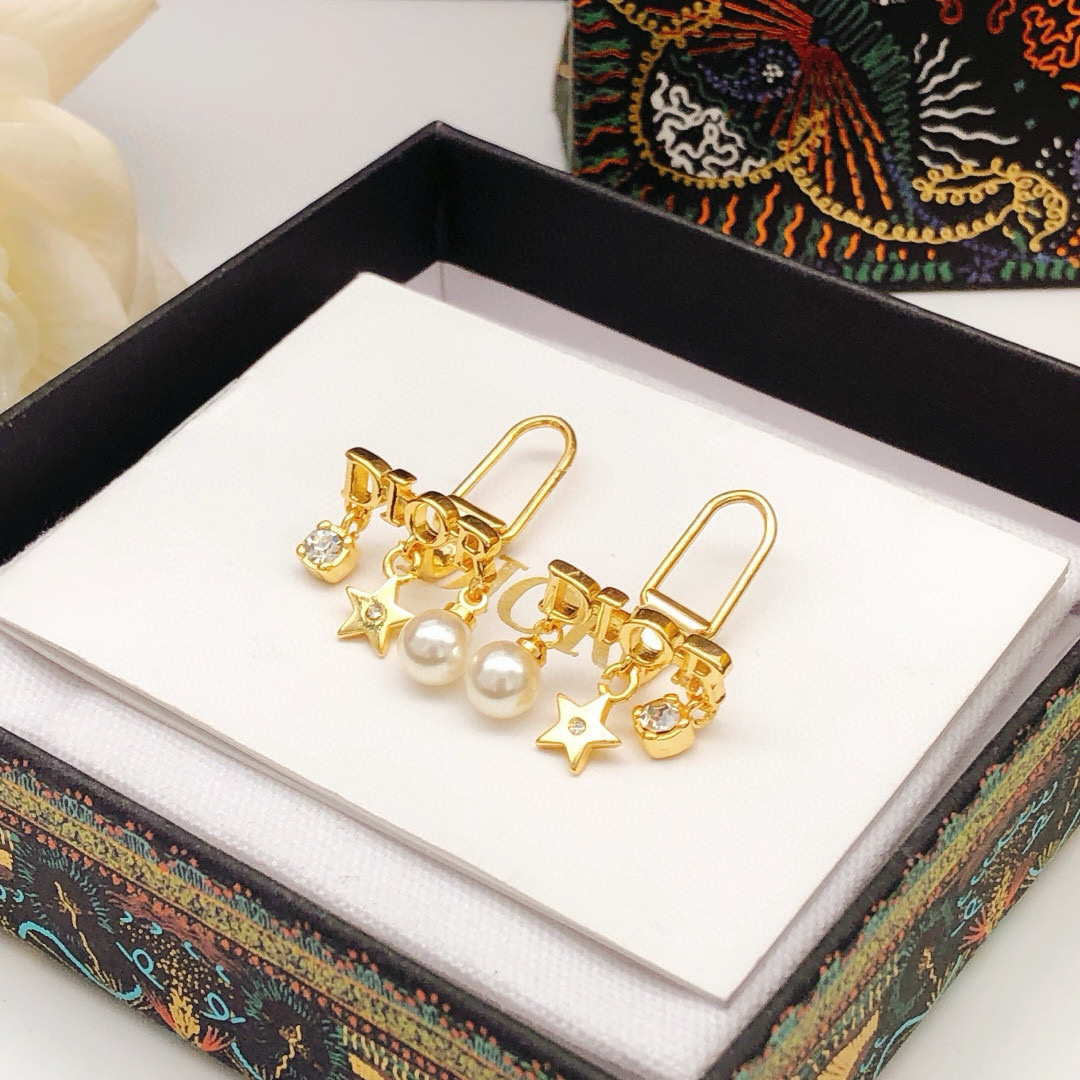 Van Cleef & Arpels Haute Couture Haute Couture Ready-to-Wear Clothing 3