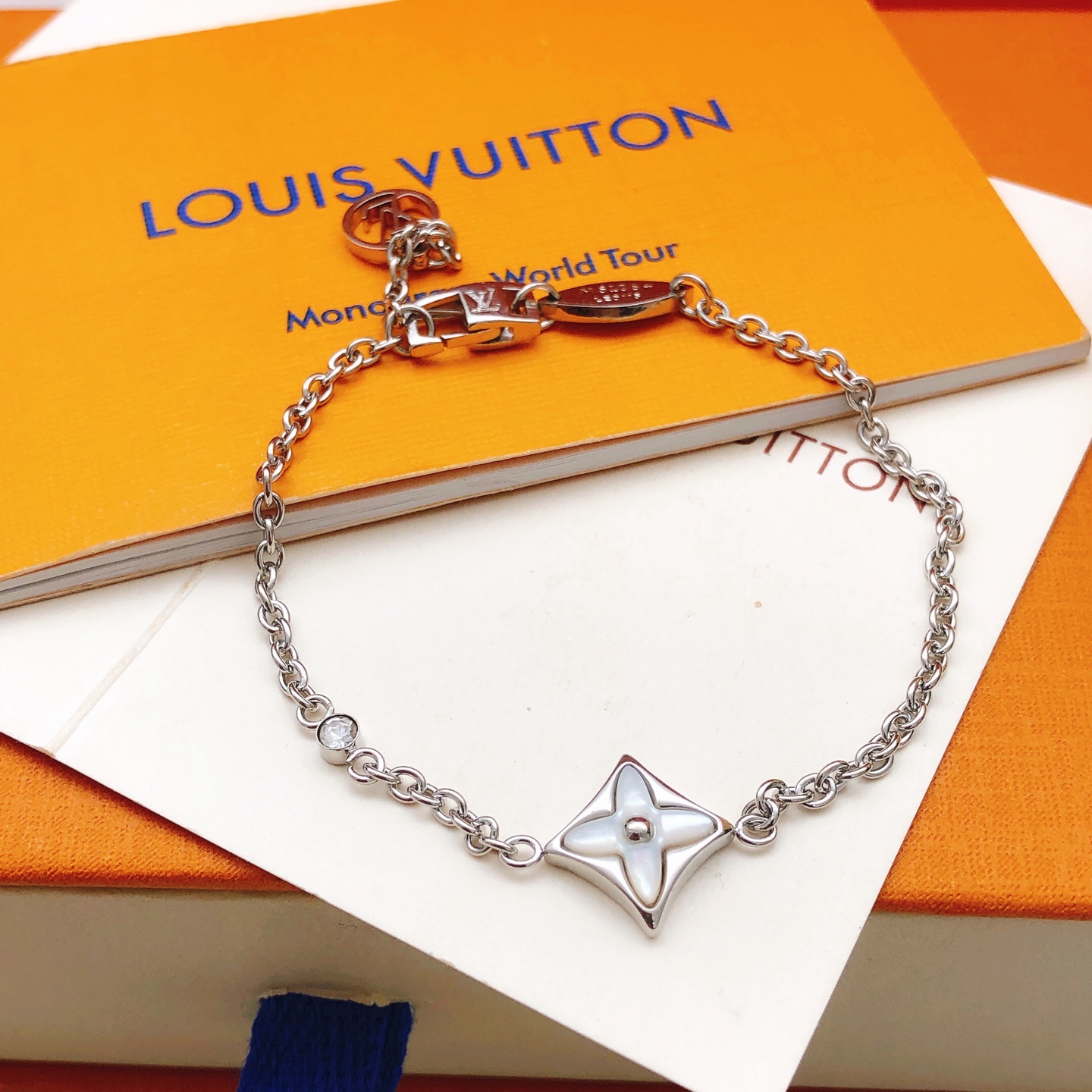 Número LSL0334 【Lv*último modelo🆕🆕pulsera de concha blanca en forma de rombo】consistente con material de latón ZP