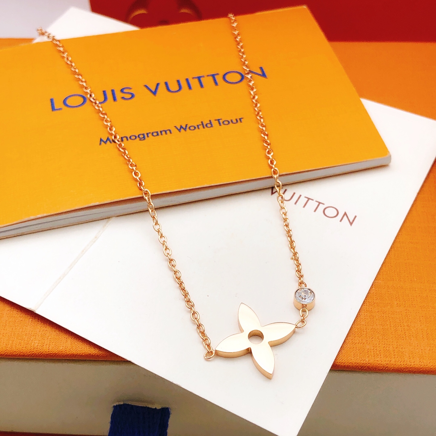 N.º LXL0356 【Último modelo de Lv*🆕🆕 Collar de superficie lisa con un diamante en color rosa dorado】 Mismo material de…
