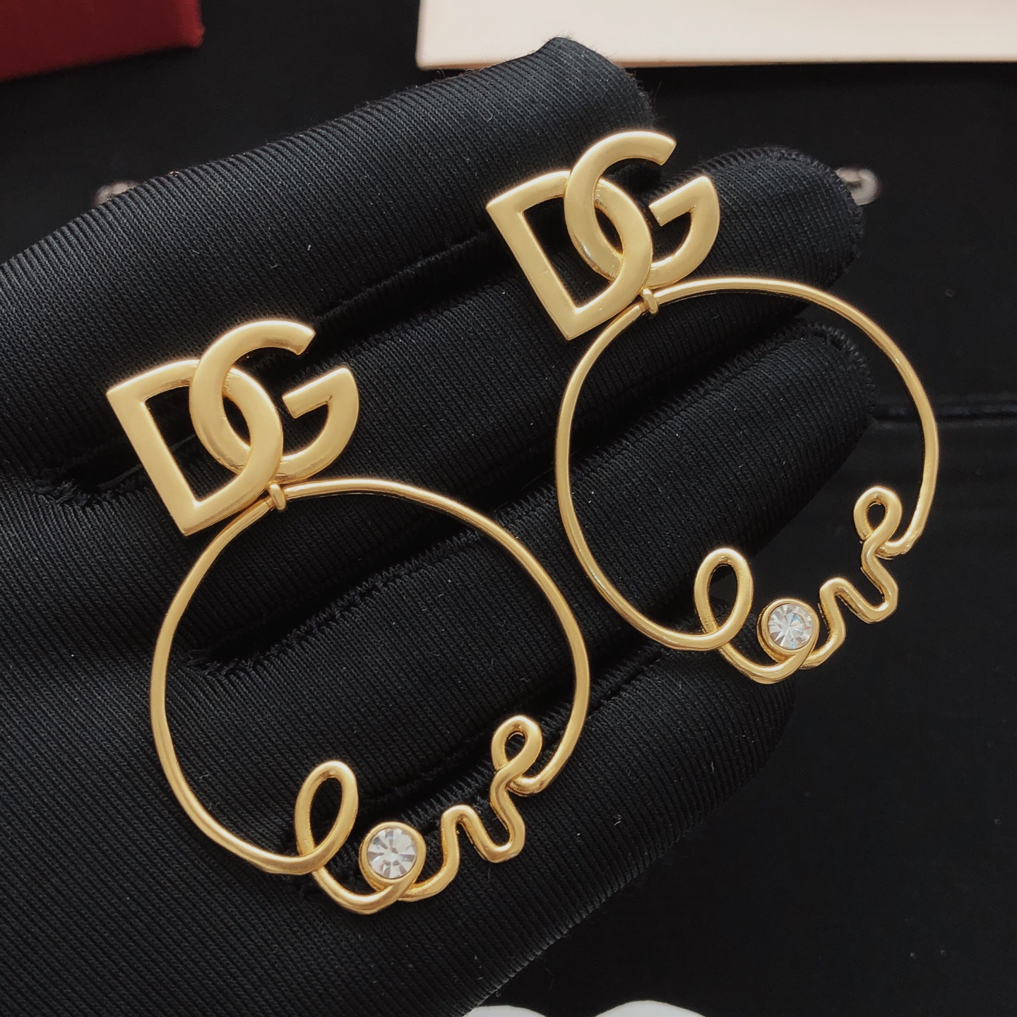 Número DGED0061 【DG*último modelo🆕🆕 Pendientes redondos】Mismo material de latón que ZP