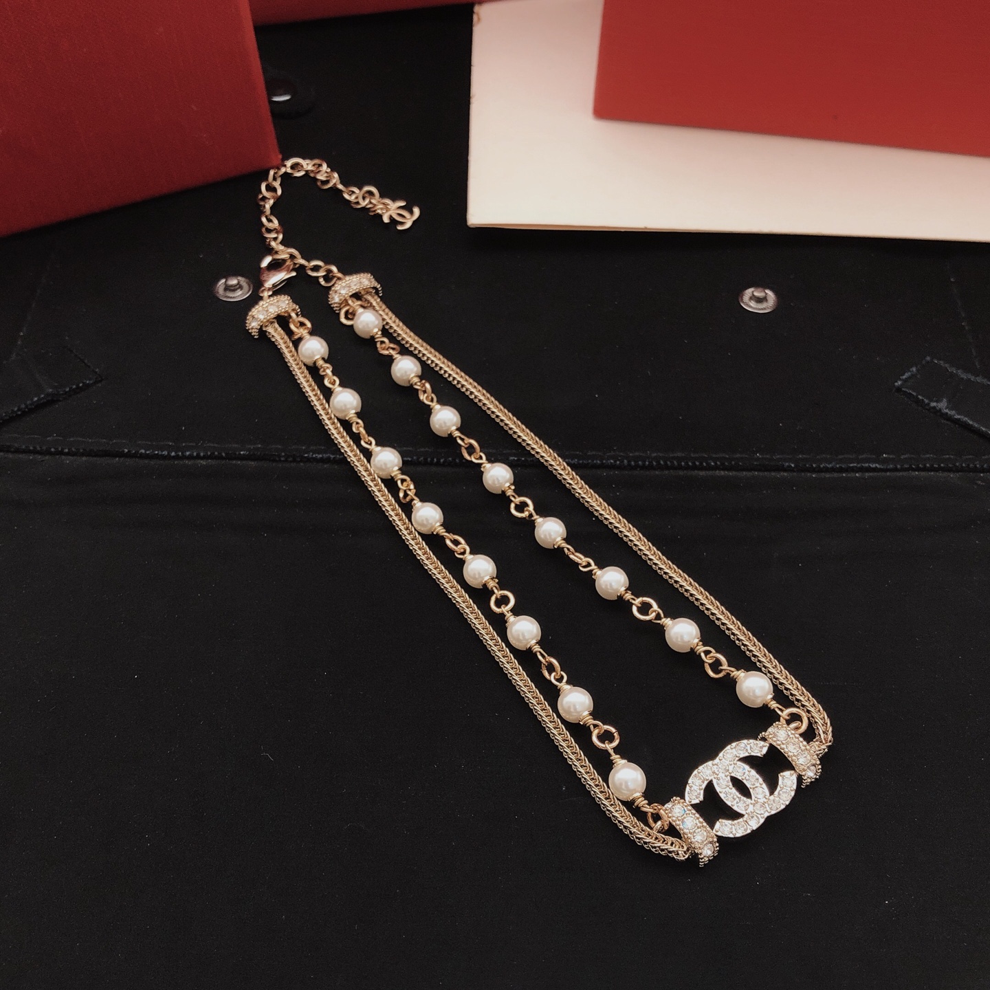 Chanel 𝑪𝒉𝒂𝒏𝒆𝒍 24K新款淡金色满钻双C珍珠双层项链choker
