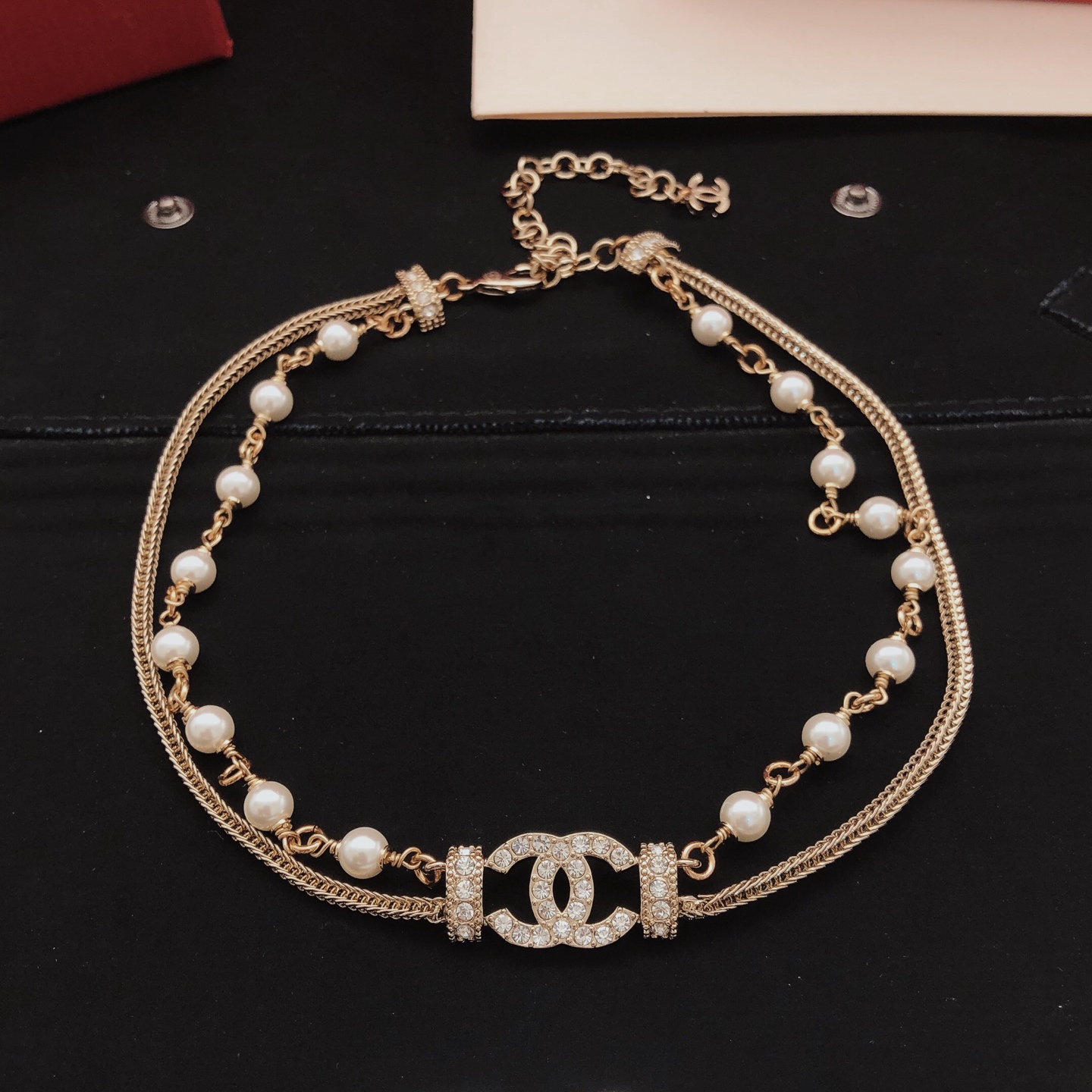 Chanel 𝑪𝒉𝒂𝒏𝒆𝒍 24K新款淡金色满钻双C珍珠双层项链choker