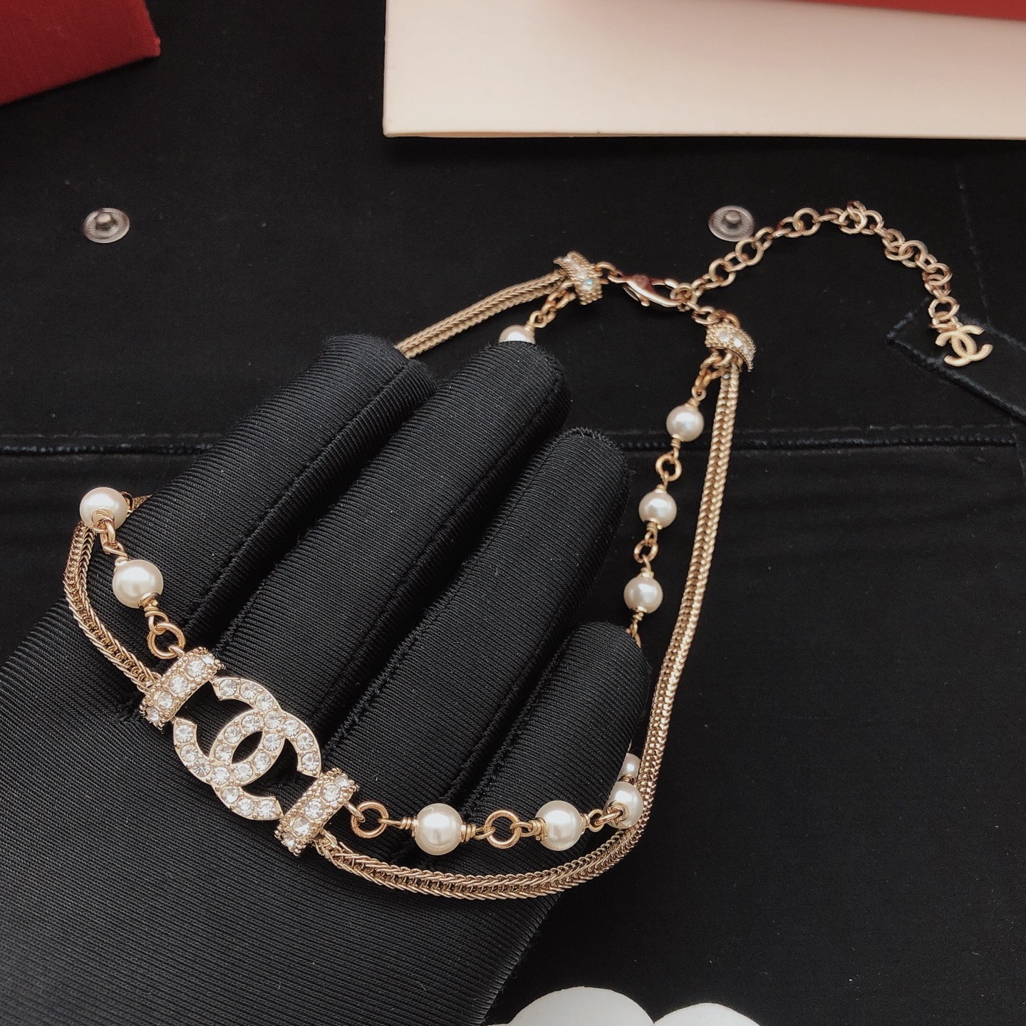 Chanel 𝑪𝒉𝒂𝒏𝒆𝒍 24K新款淡金色满钻双C珍珠双层项链choker