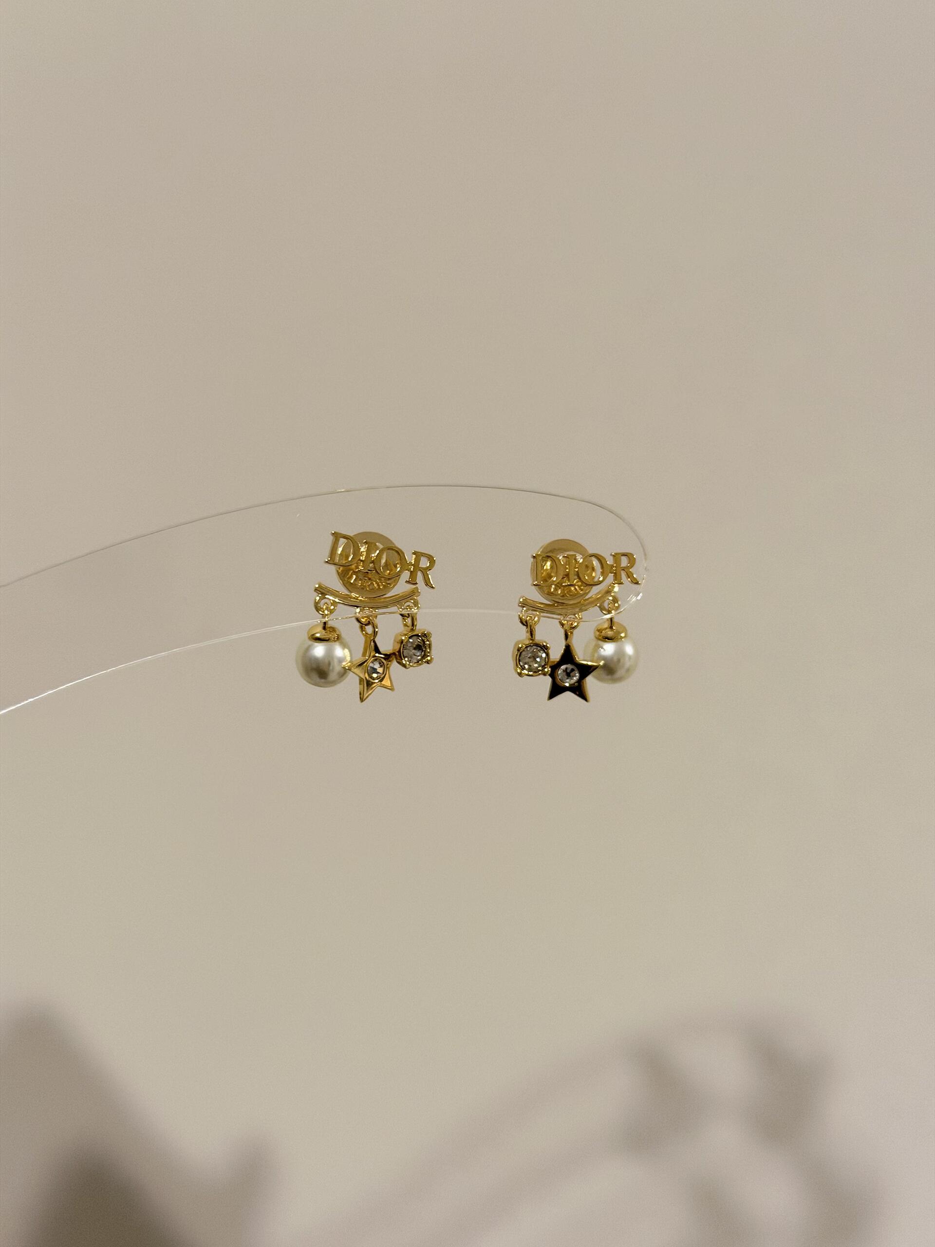 Código DED0064 Pendientes de estrella con letras CD, material latón, aguja de plata 925