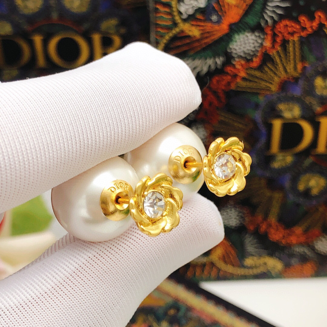N.º DED0012 【dio*último modelo🆕🆕pendientes de flor🌼】mismo material de latón ZP