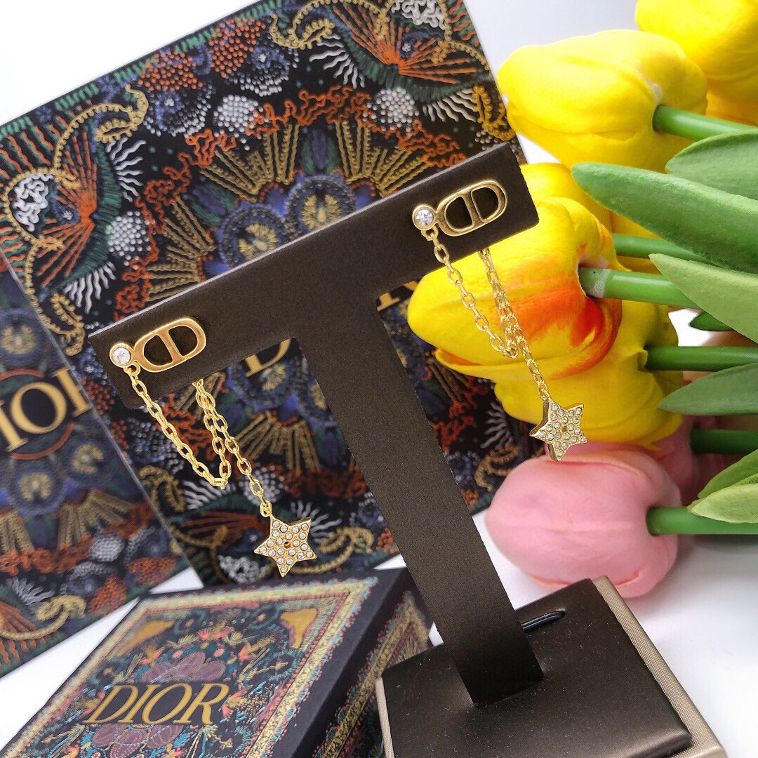 Dior 迪奥DIOR 新品 星星 高端品质 1:1开模 同黄铜材质 高级925银针防过敏处理