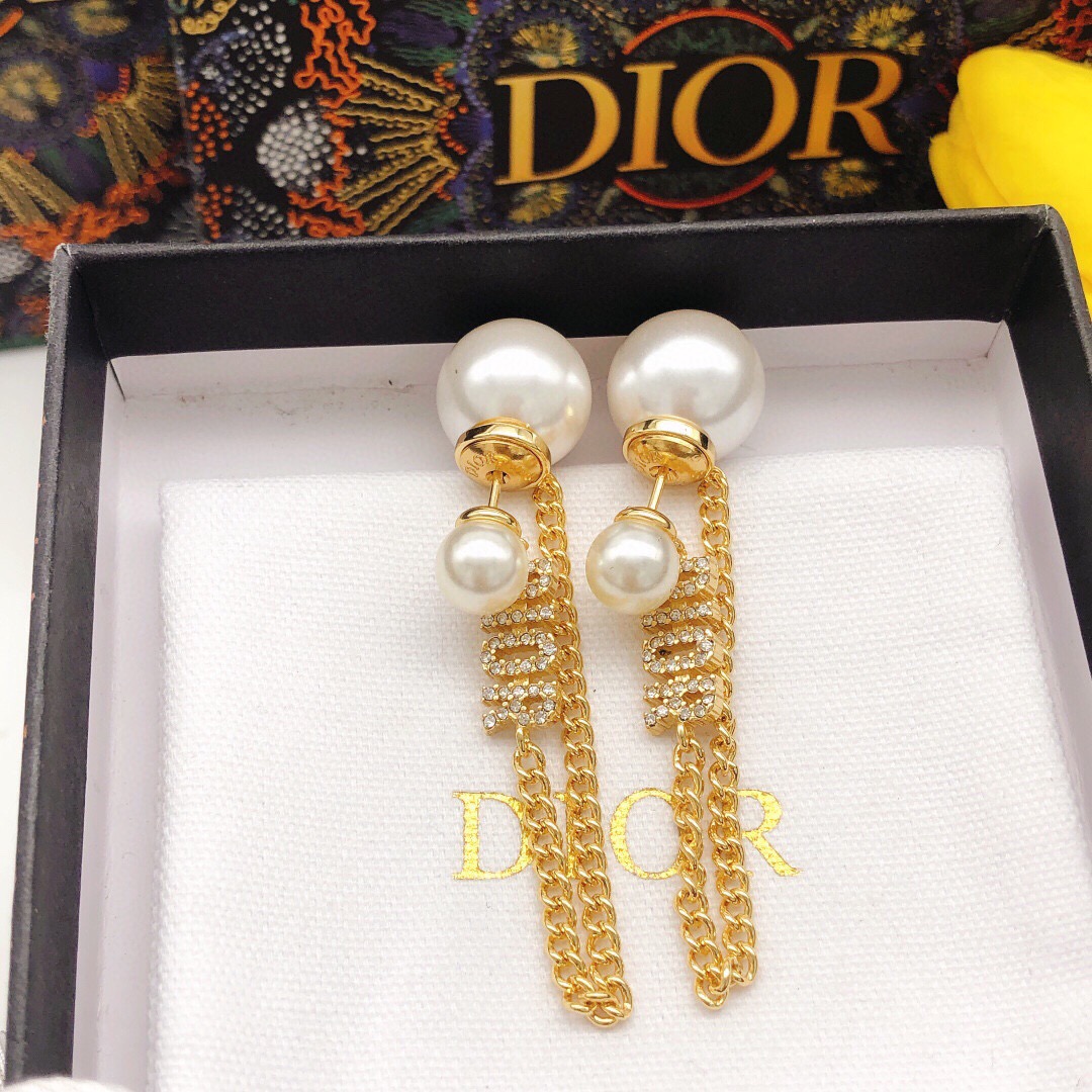 Dior 代购级别Dior 大小珍珠流苏迪奥最新字母满钻耳钉 高端 打造 美到哭 因为是限量版