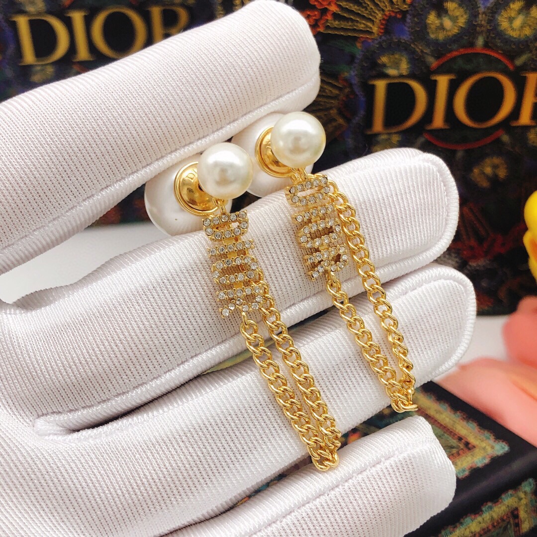Dior 代购级别Dior 大小珍珠流苏迪奥最新字母满钻耳钉 高端 打造 美到哭 因为是限量版