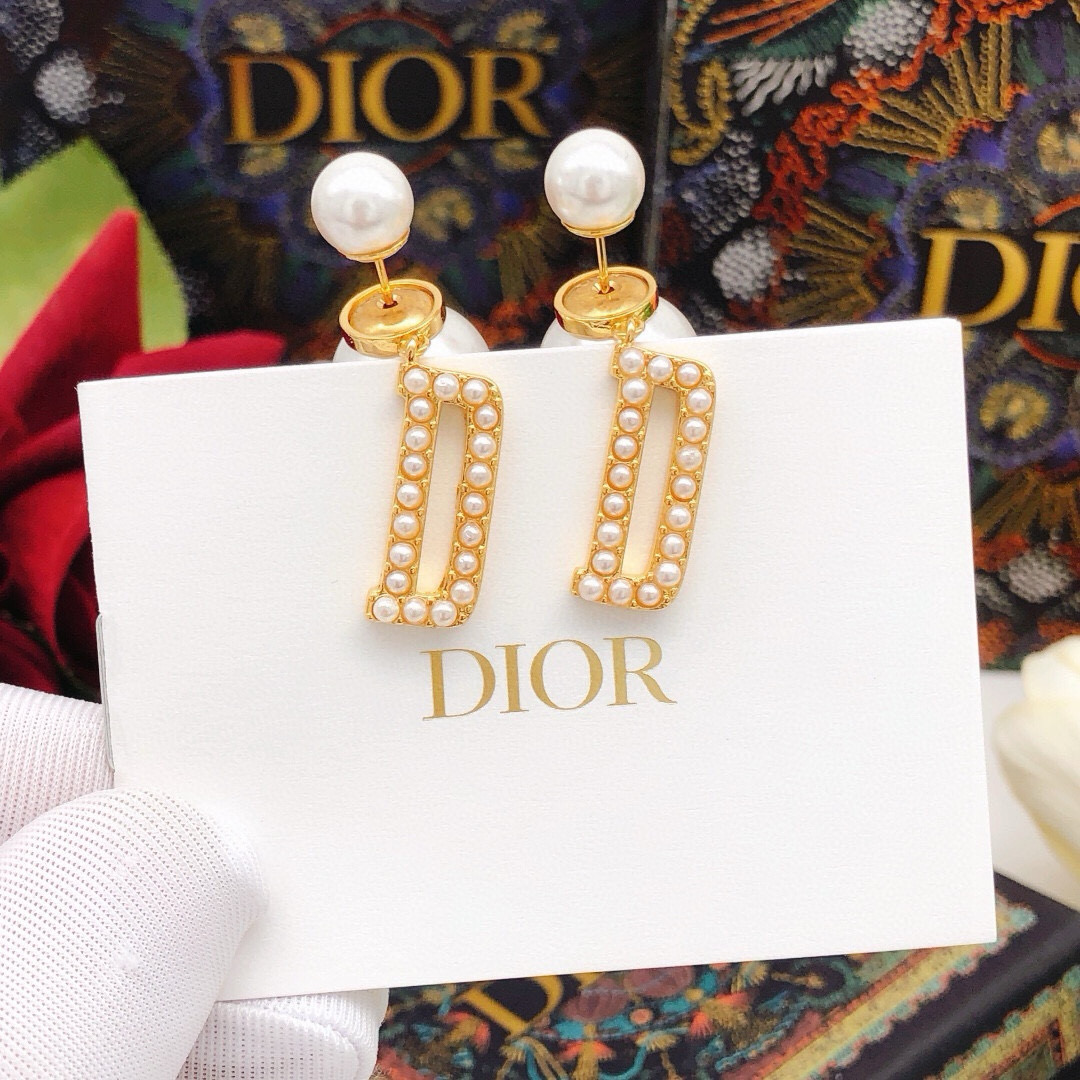 Dior 迪奥D字母大小咪珠套装 名媛气质风 十分贵气