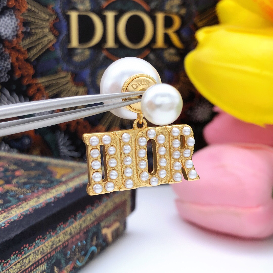 Dior D or 迪奥 米珠字母首饰