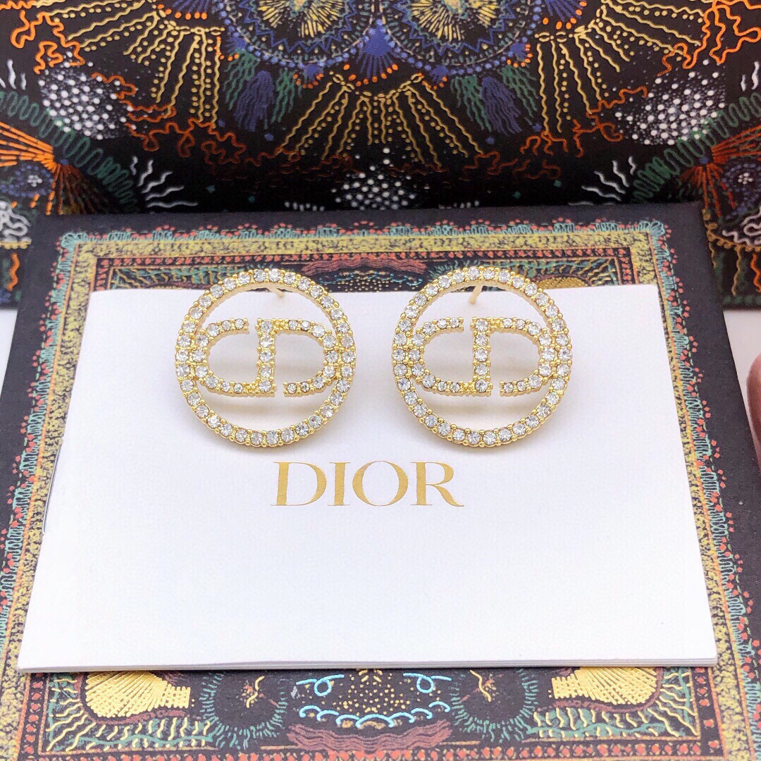 Dior 迪奥DIOR 新品 圆形CD微镶钻耳钉 高端品质 1:1开模 同黄铜材质 高级925银针防过敏处理