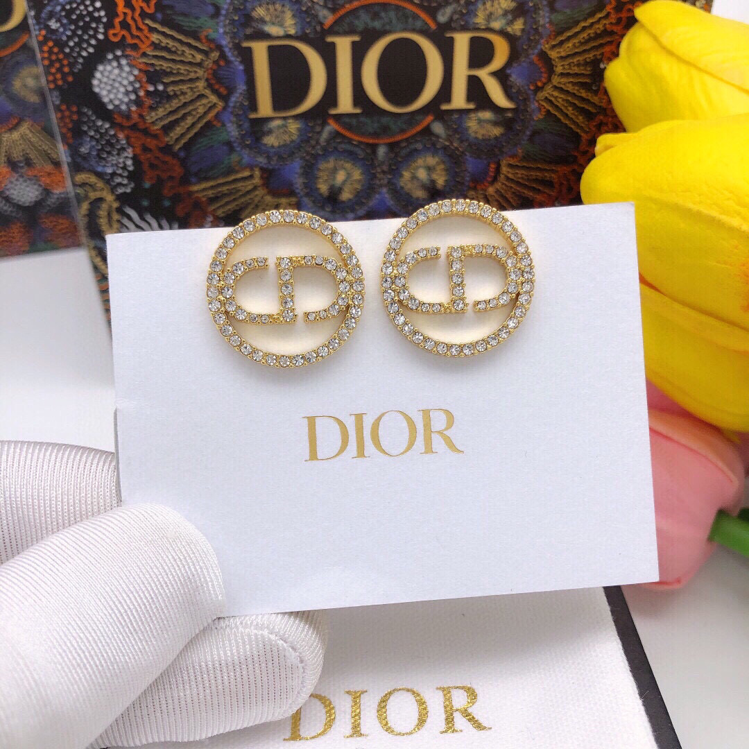 Dior 迪奥DIOR 新品 圆形CD微镶钻耳钉 高端品质 1:1开模 同黄铜材质 高级925银针防过敏处理