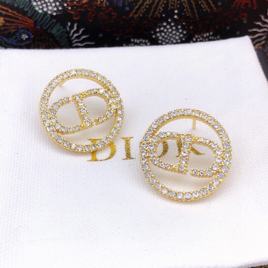 Dior 迪奥DIOR 新品 圆形CD微镶钻耳钉 高端品质 1:1开模 同黄铜材质 高级925银针防过敏处理