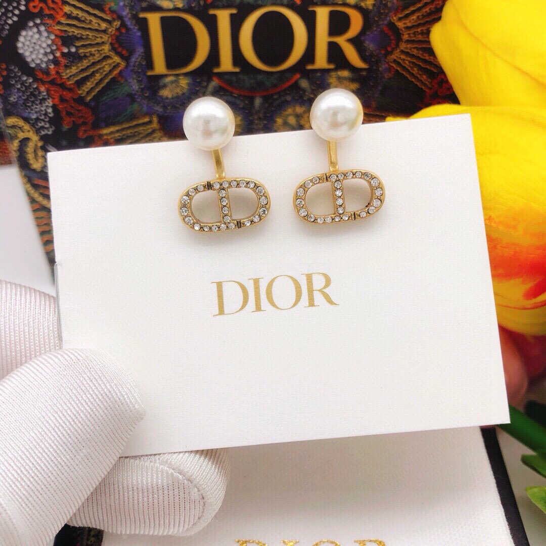 Dior 迪奥DIOR 新品 微镶钻CD珍珠耳钉 高端品质 1:1开模 同黄铜材质 高级925银针防过敏处理