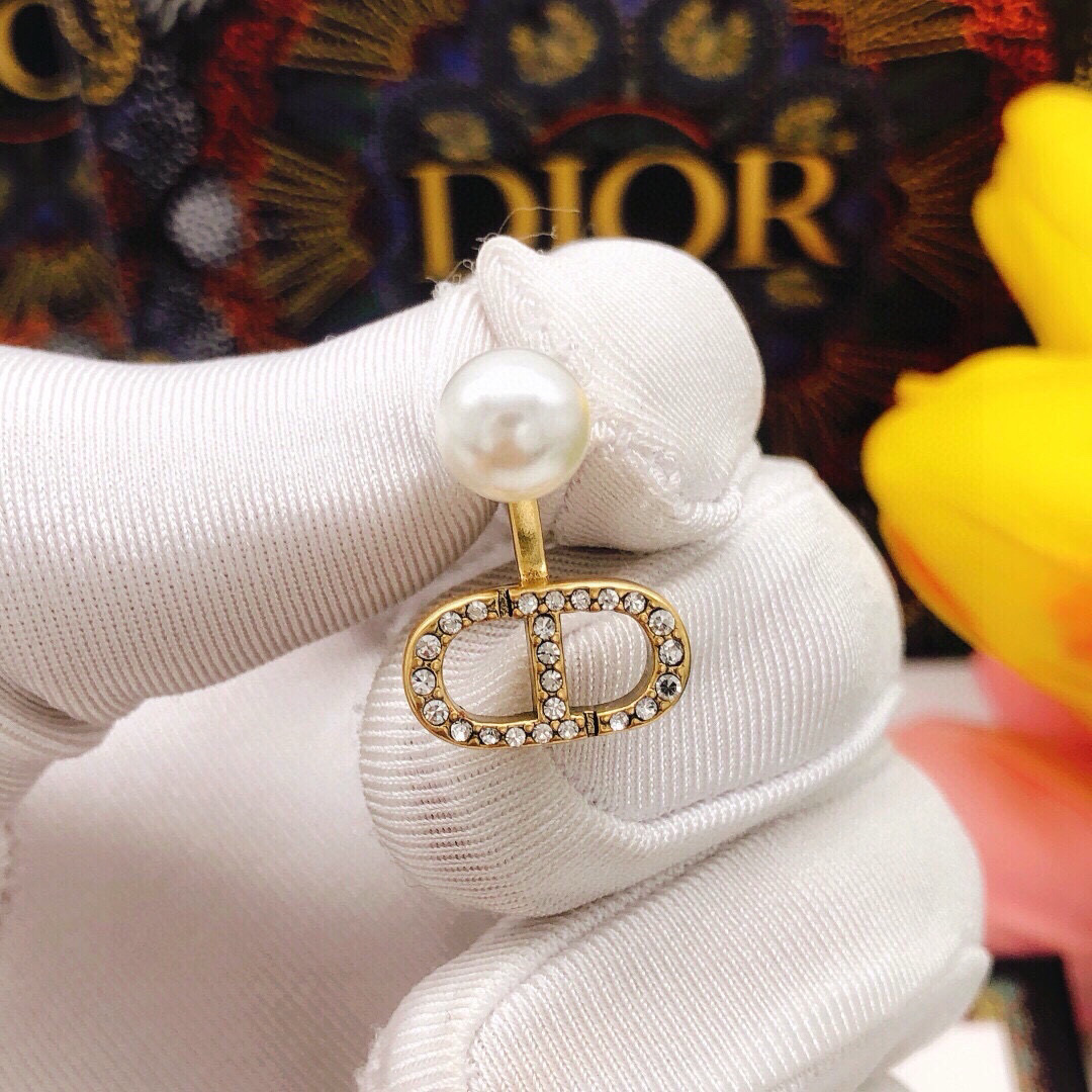 Dior 迪奥DIOR 新品 微镶钻CD珍珠耳钉 高端品质 1:1开模 同黄铜材质 高级925银针防过敏处理