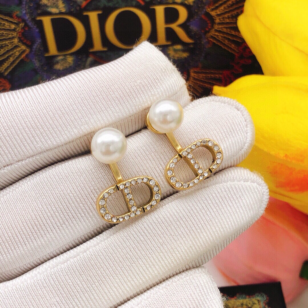 Dior 迪奥DIOR 新品 微镶钻CD珍珠耳钉 高端品质 1:1开模 同黄铜材质 高级925银针防过敏处理