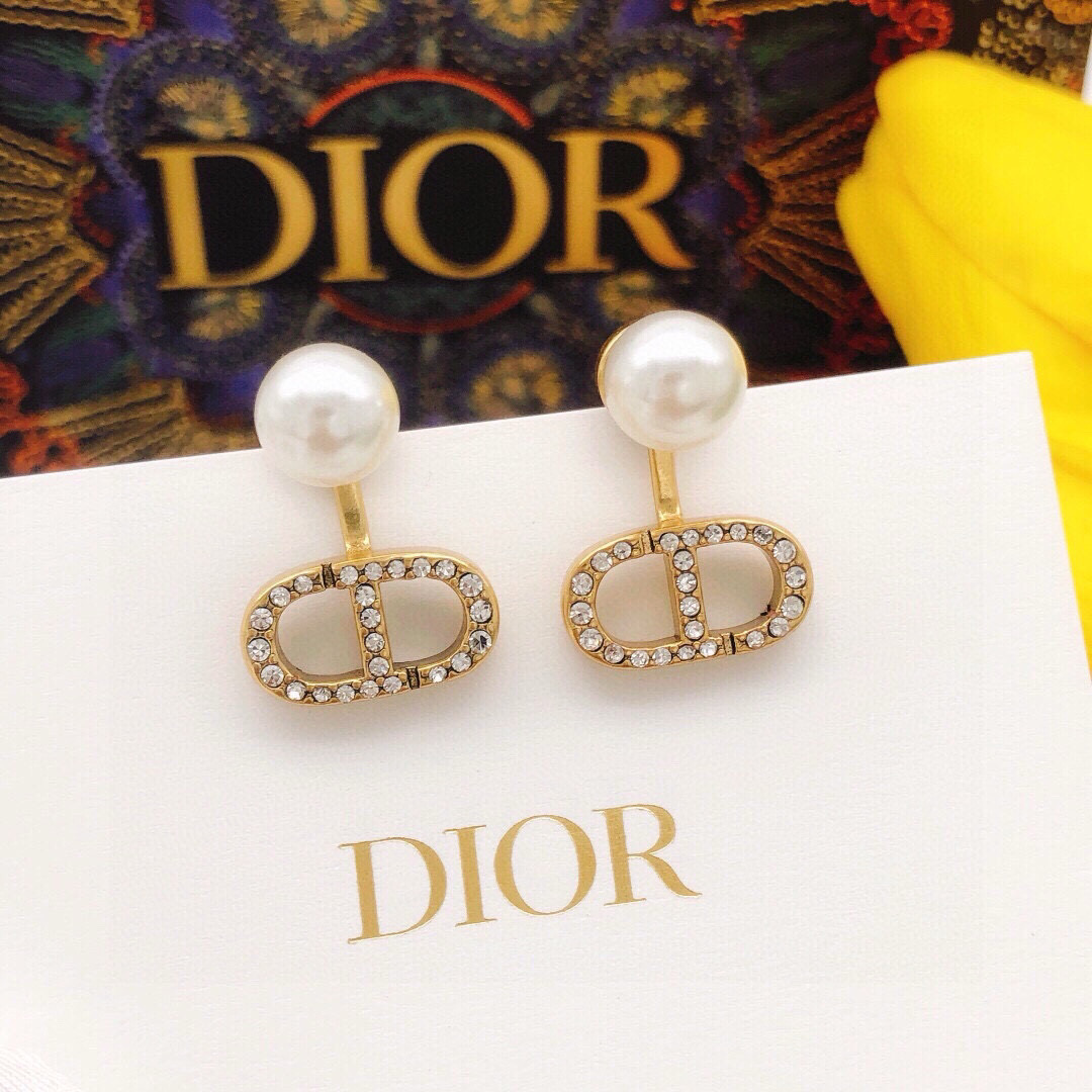 Dior 迪奥DIOR 新品 微镶钻CD珍珠耳钉 高端品质 1:1开模 同黄铜材质 高级925银针防过敏处理