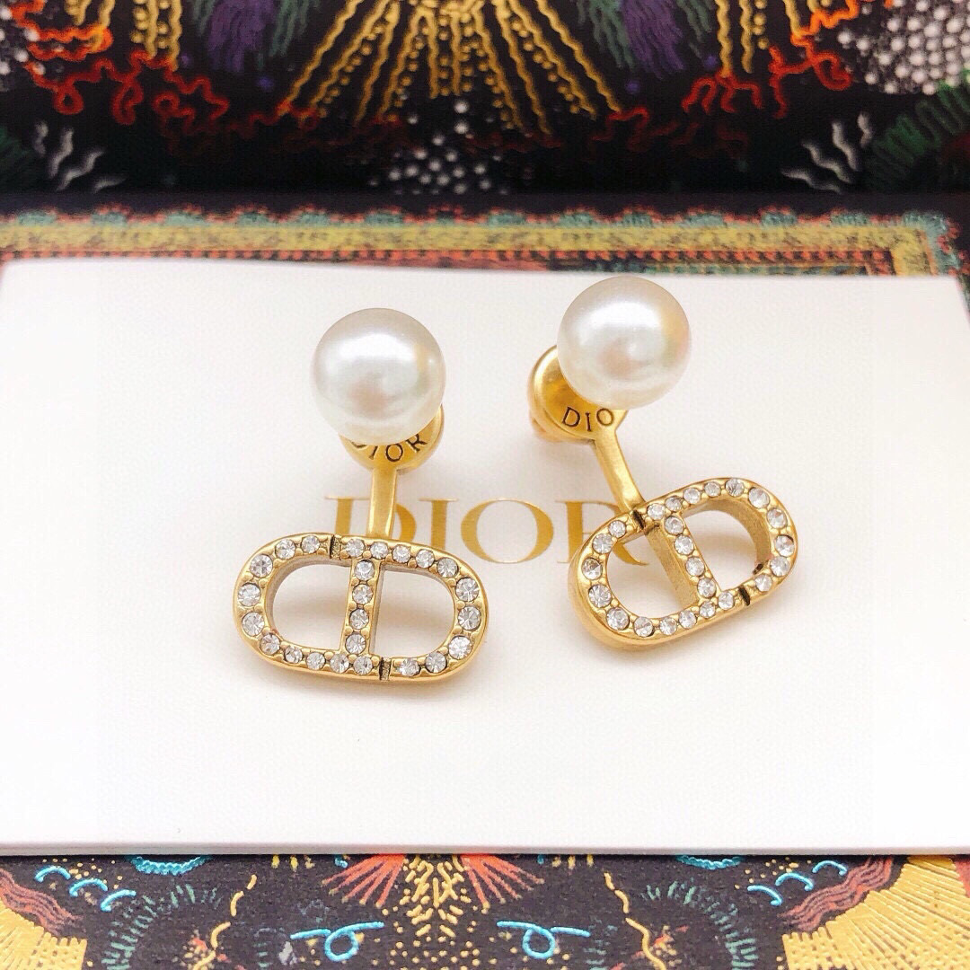 Dior 迪奥DIOR 新品 微镶钻CD珍珠耳钉 高端品质 1:1开模 同黄铜材质 高级925银针防过敏处理