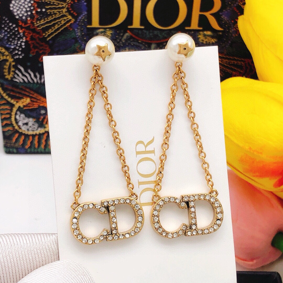 Dior 迪奥DIOR 新品 珍珠奶微镶钻CD流苏耳钉
