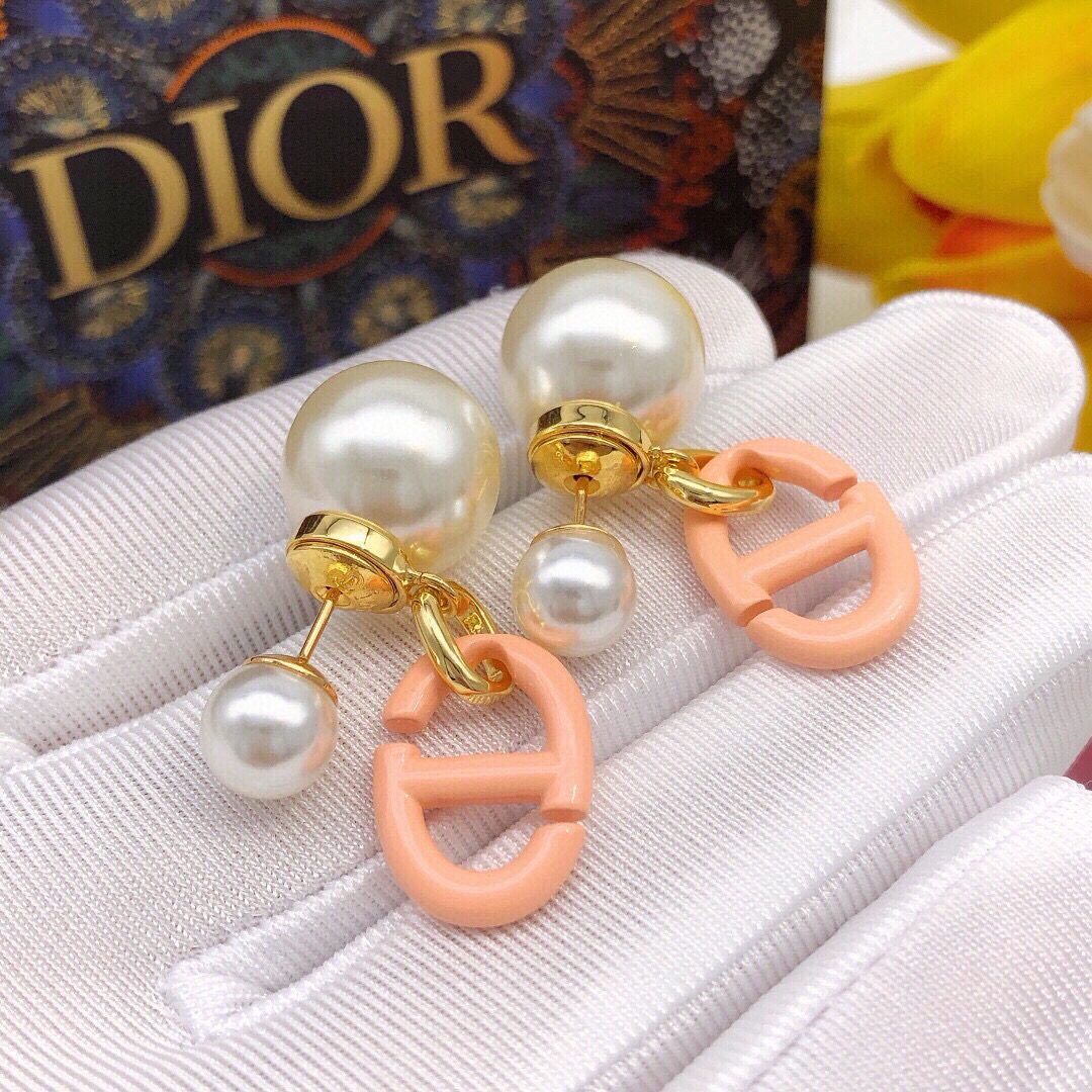 Dior 2021新款 DIOR迪奥粉色猪鼻耳钉 一致黄铜材质 有质感