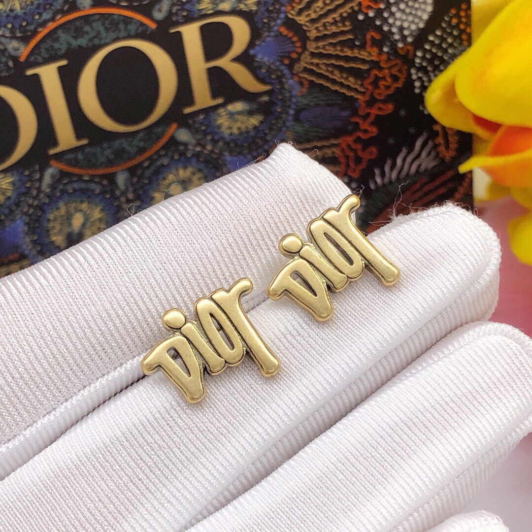 Dior D*or 最新款 光面字母迷你耳钉 一致zp材质