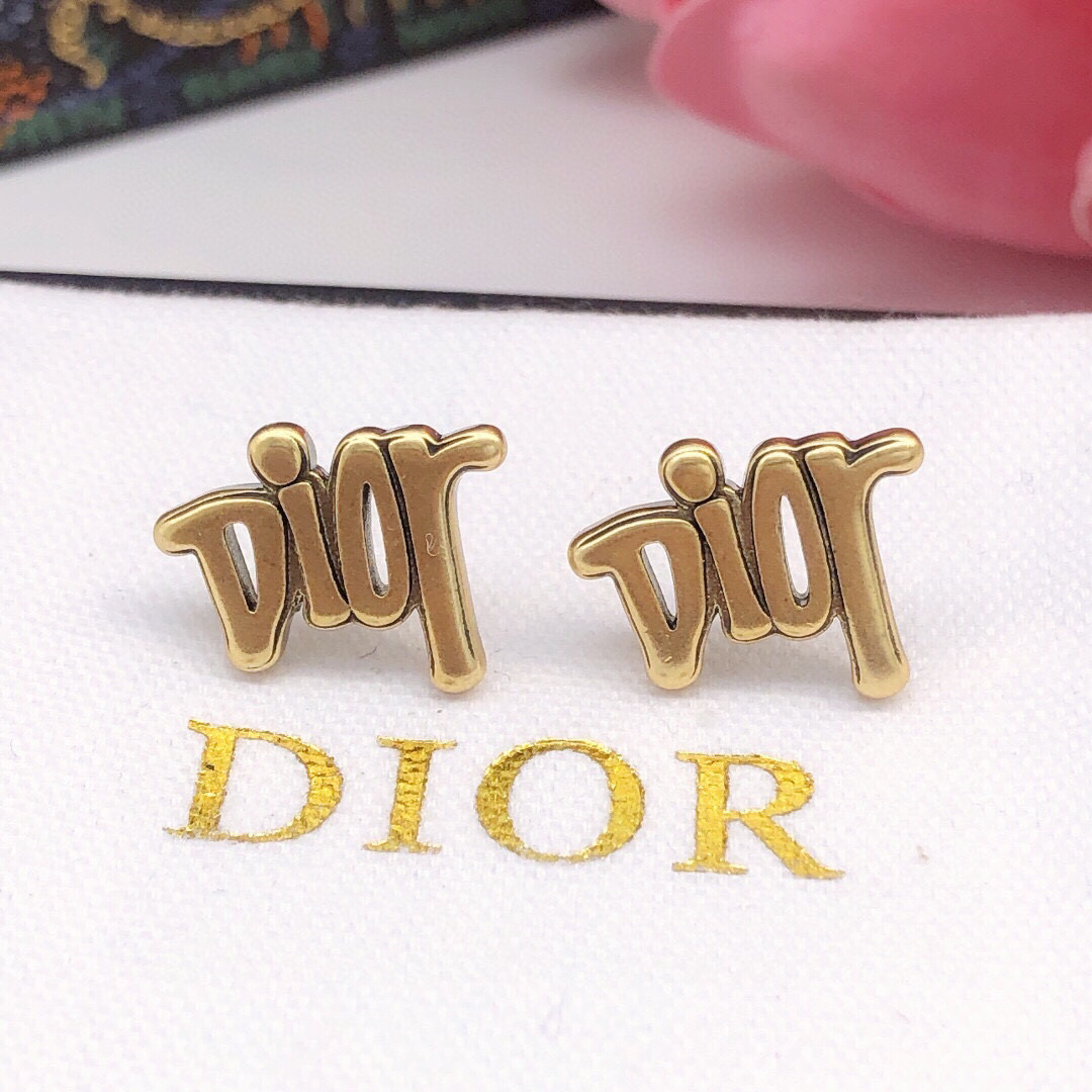 Dior D*or 最新款 光面字母迷你耳钉 一致zp材质