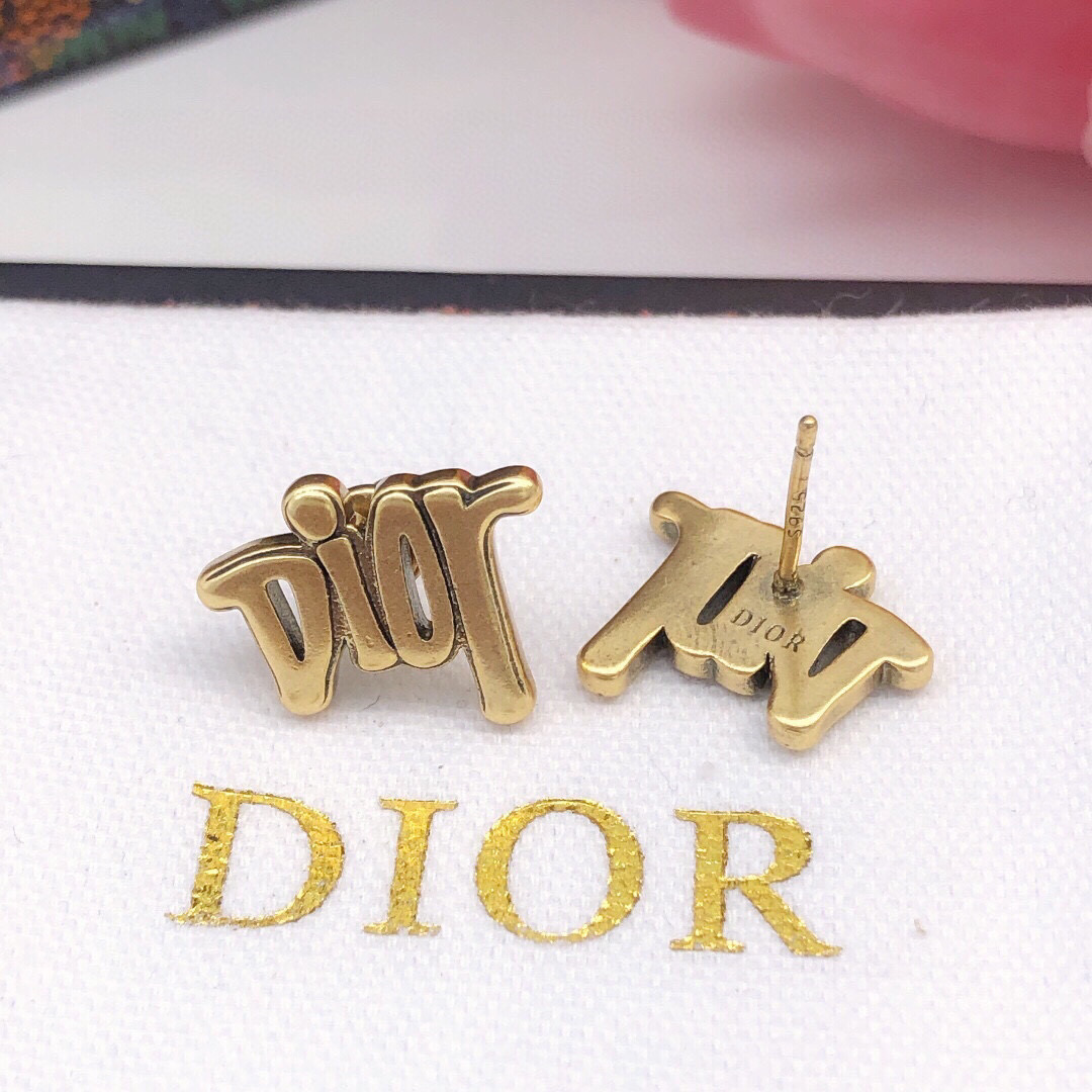 Dior D*or 最新款 光面字母迷你耳钉 一致zp材质