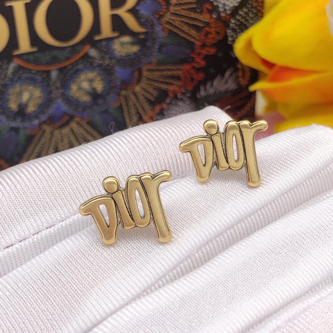 Dior D*or 最新款 光面字母迷你耳钉 一致zp材质