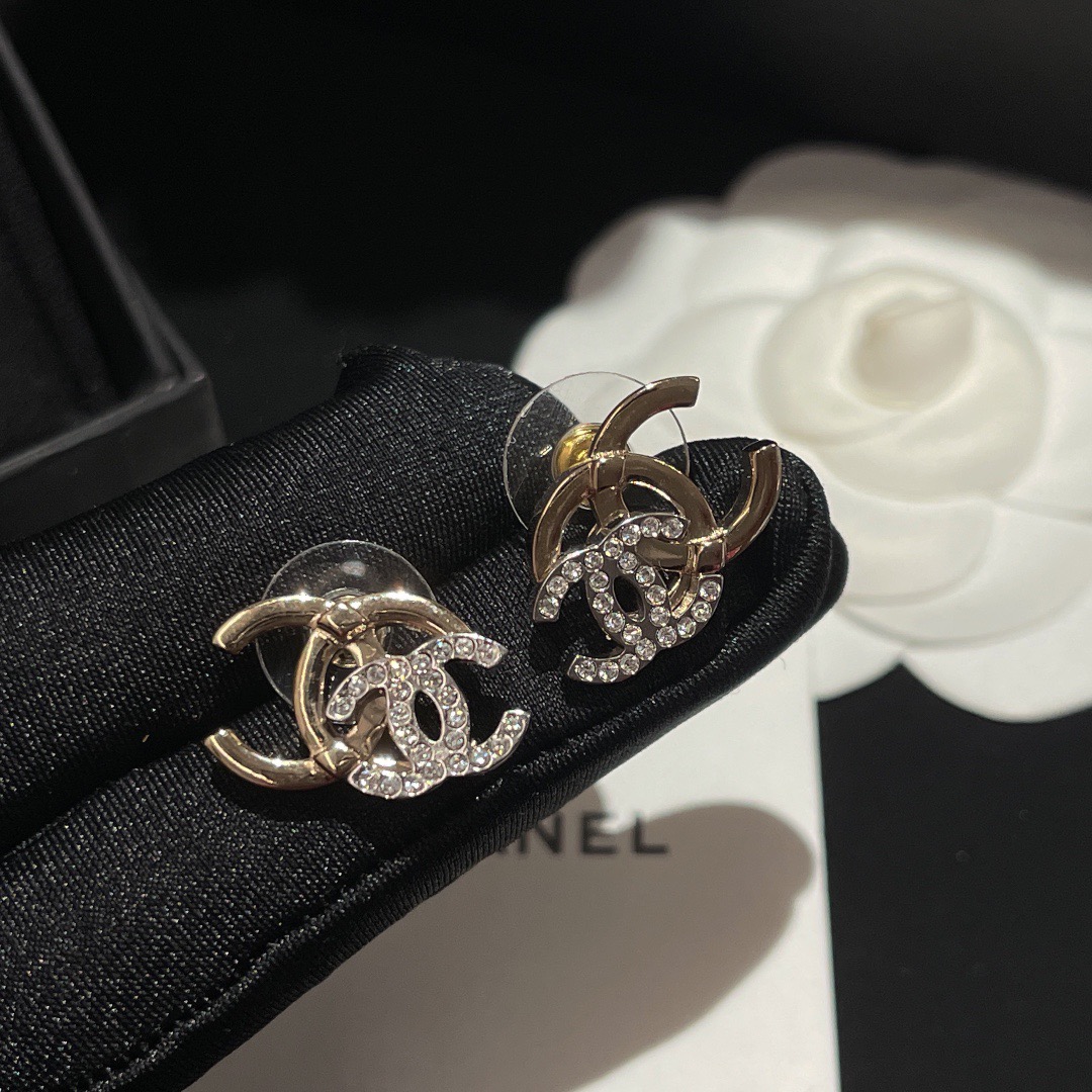 Chanel 绝绝子重叠拼色双c耳环，吊坠款
