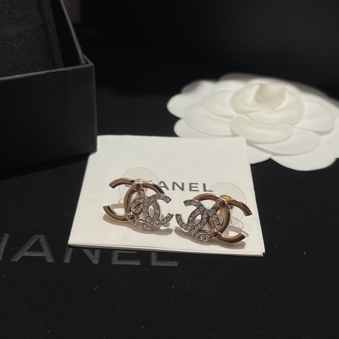 Chanel 绝绝子重叠拼色双c耳环，吊坠款