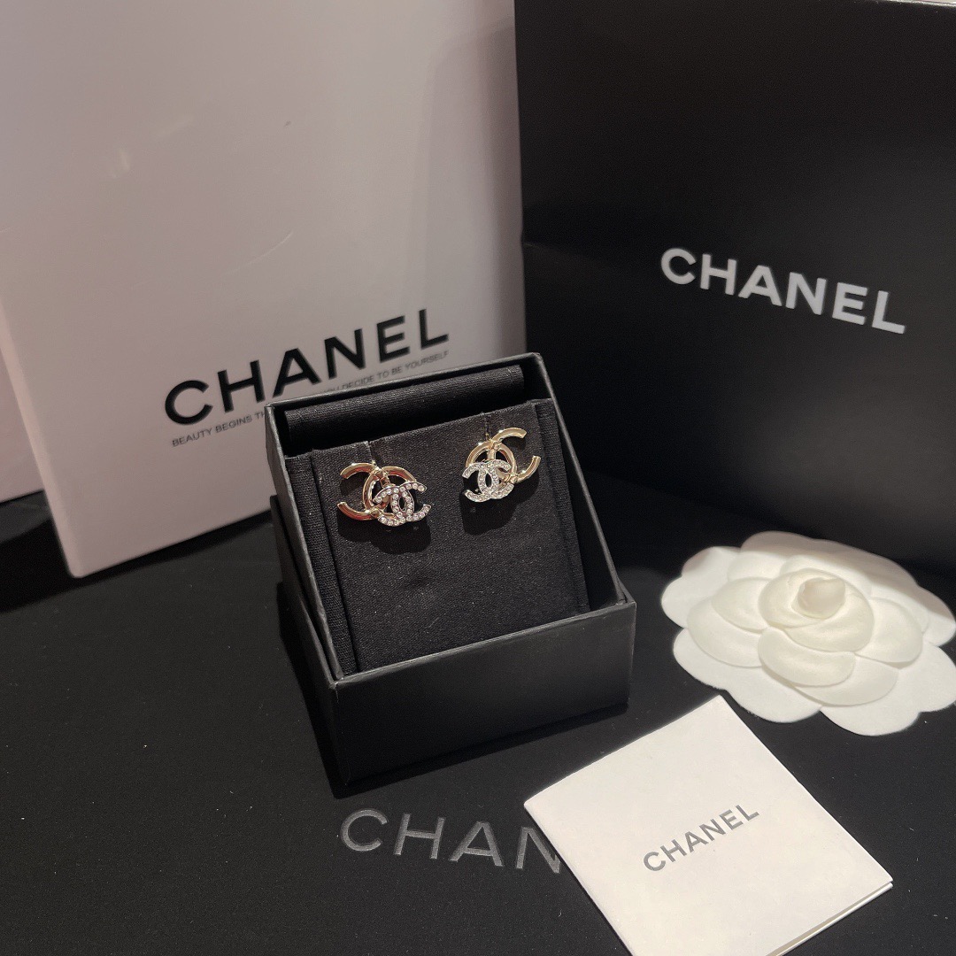 Chanel 绝绝子重叠拼色双c耳环，吊坠款