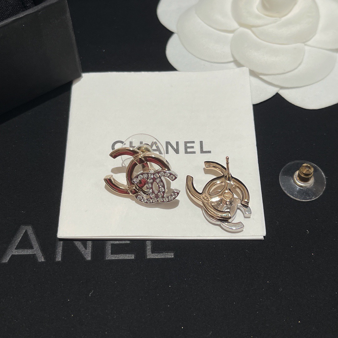 Chanel 绝绝子重叠拼色双c耳环，吊坠款