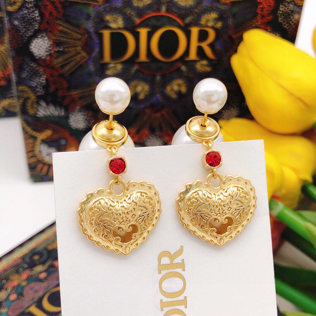 Dior Dior爱心珍珠耳钉 超美 怎么搭配怎么 一致ZP特定的色珠 不是那种全白的