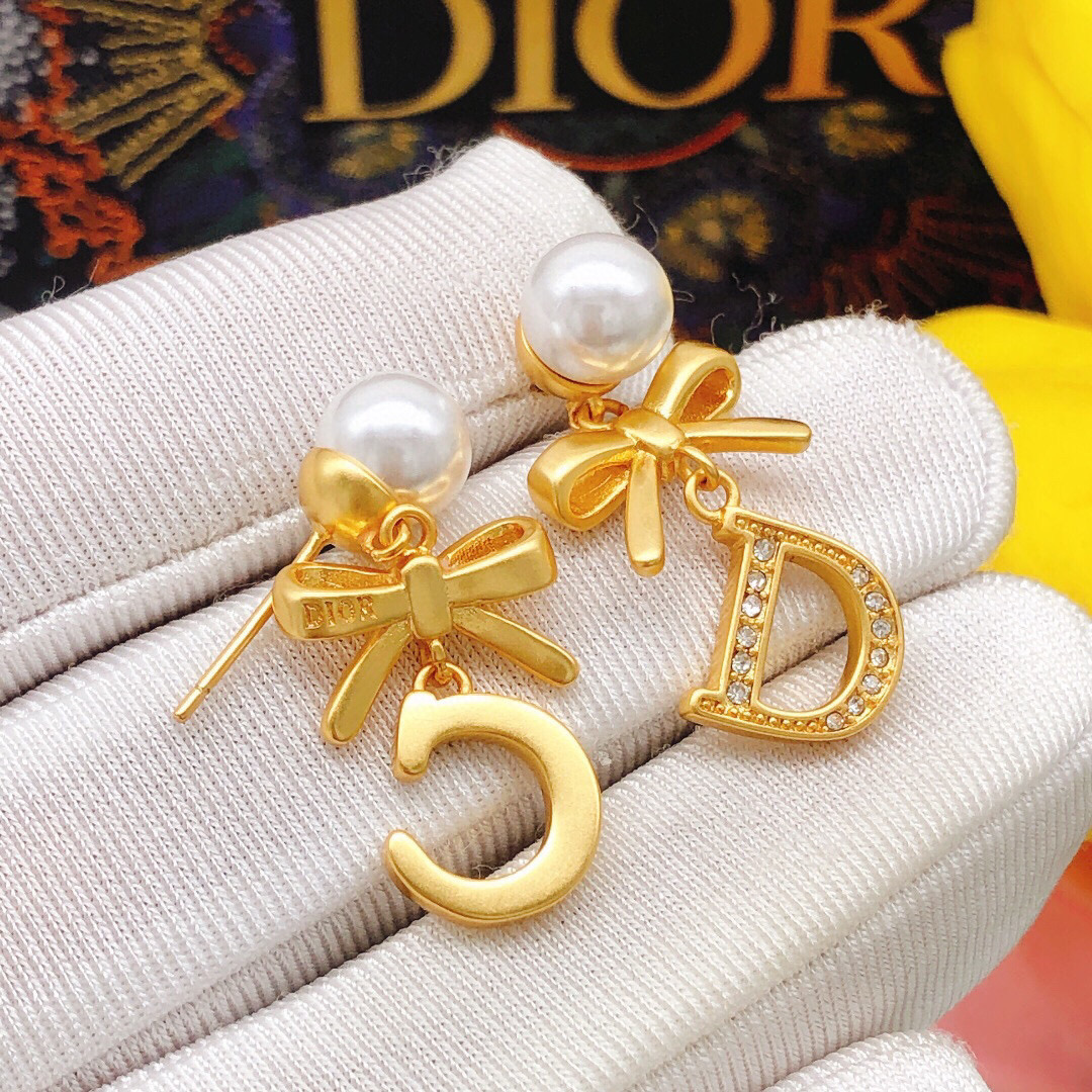Dior 迪奥新款CD字母珍珠蝴蝶结镶钻气质耳钉