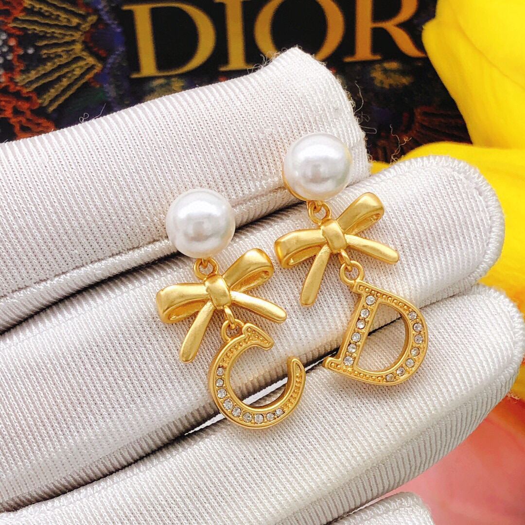 Dior 迪奥新款CD字母珍珠蝴蝶结镶钻气质耳钉