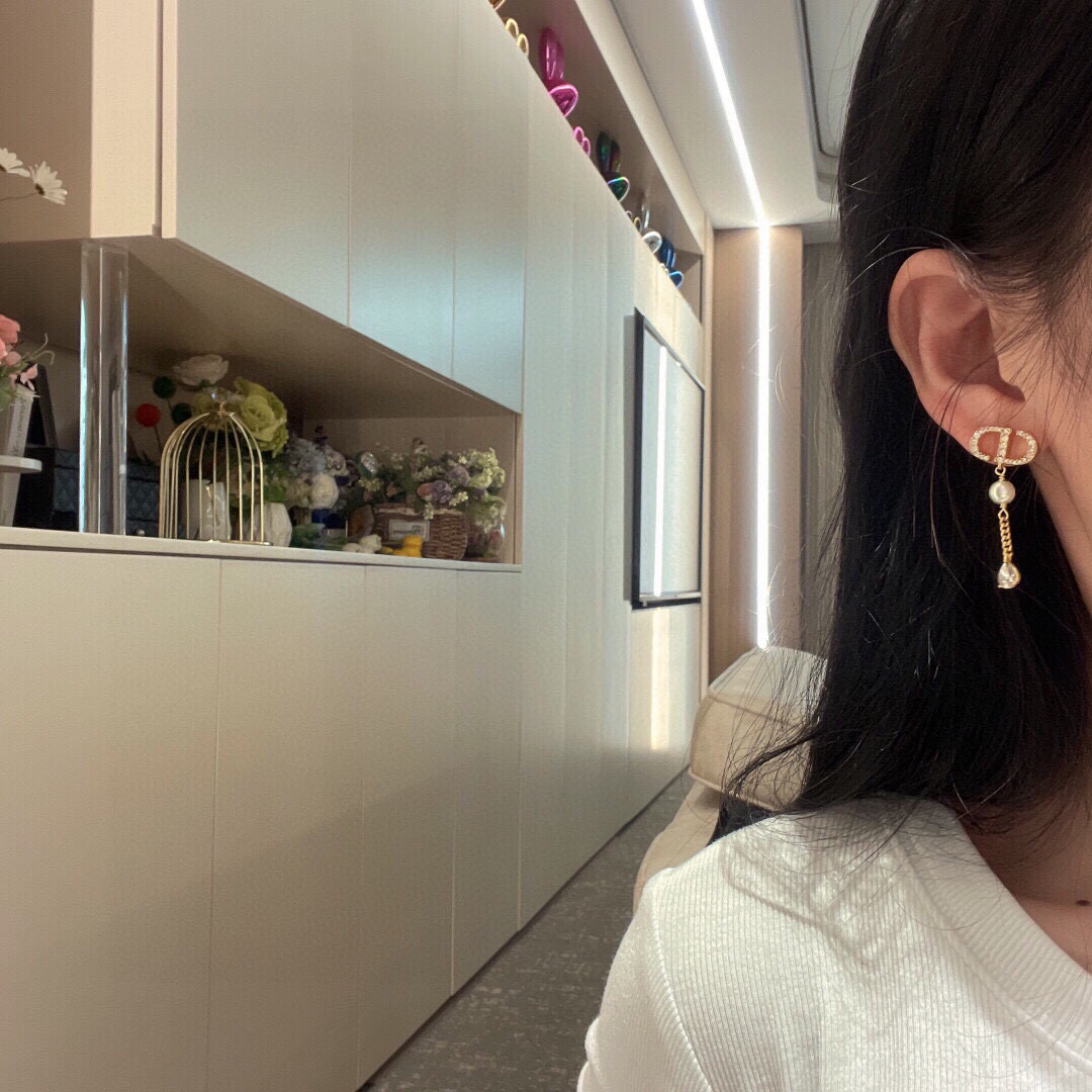 Dior 迪奥流苏滴水镶钻耳钉CD春夏珍珠水钻耳环
