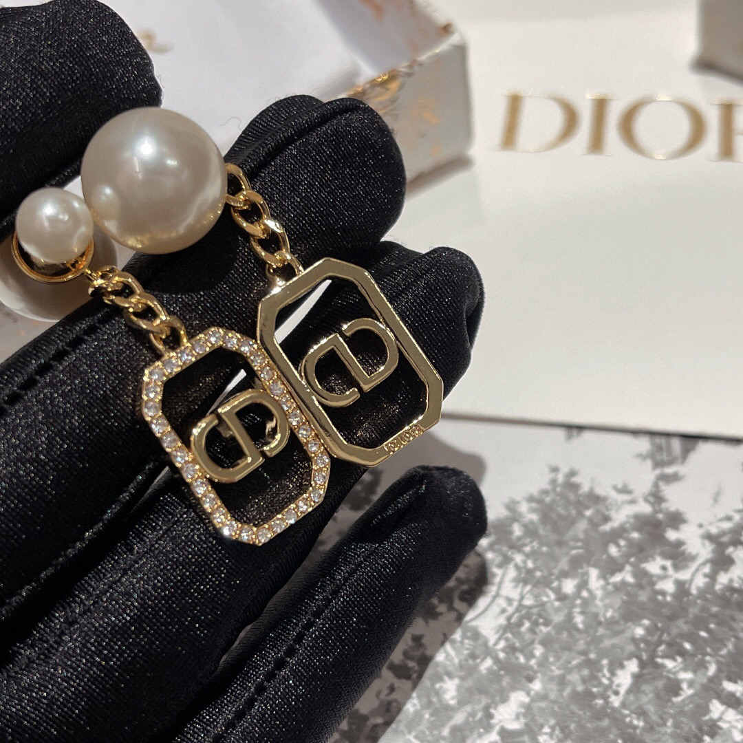 Dior 迪奥大小珍珠流苏耳钉耳环镶钻CD链条牌牌围钻前后珠耳环