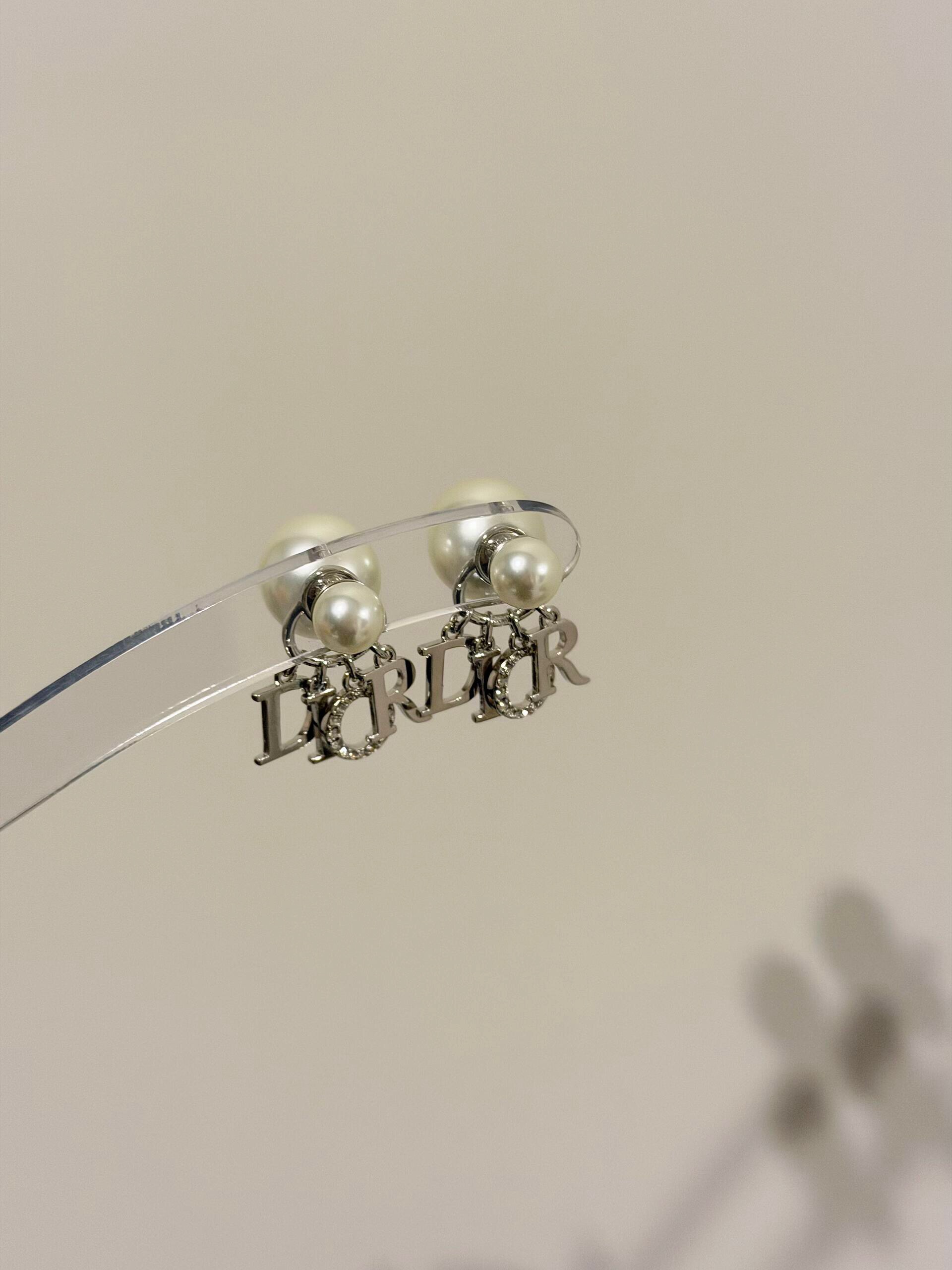 Dior 迪奥大小珍珠流苏dior 字母银色镶钻