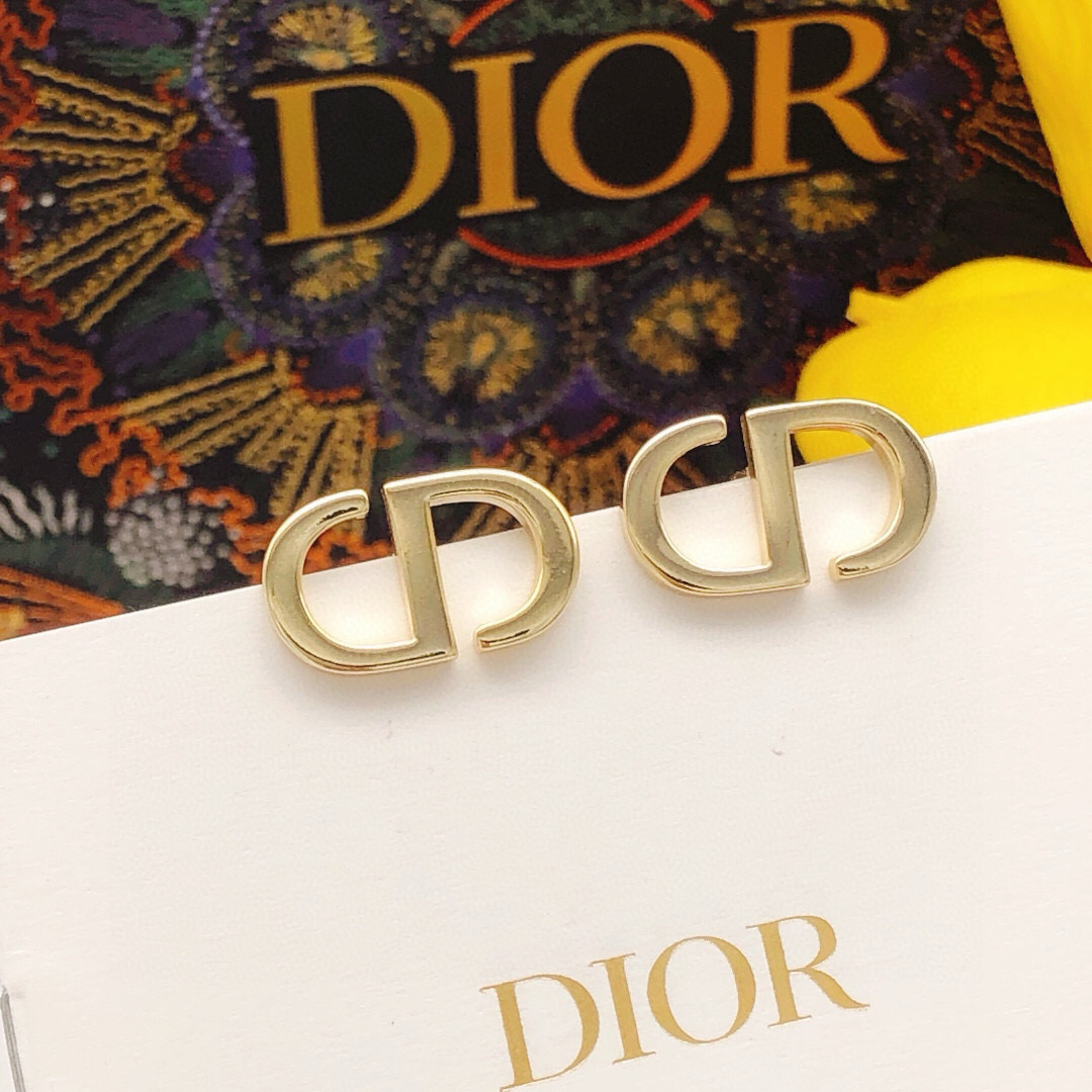 Dior 迪奥CD耳钉 光面高质感十足
