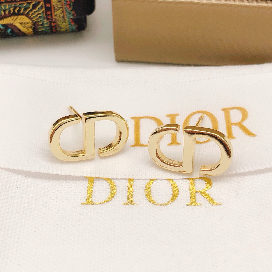 Dior 迪奥CD耳钉 光面高质感十足