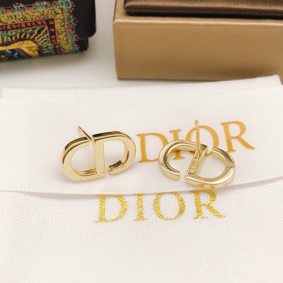 Dior 迪奥CD耳钉 光面高质感十足
