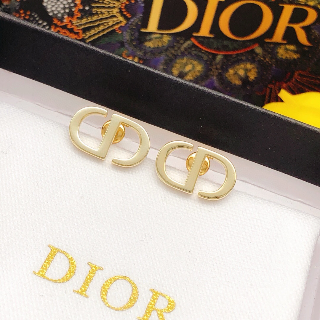 Dior 迪奥CD耳钉 光面高质感十足
